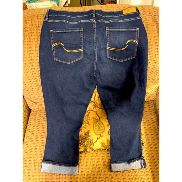 Jean Capris - Picture 2 of 3